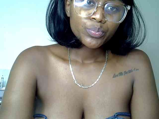 LAYLAAH webcam