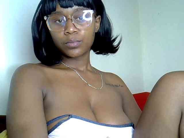 LAYLAAH webcam