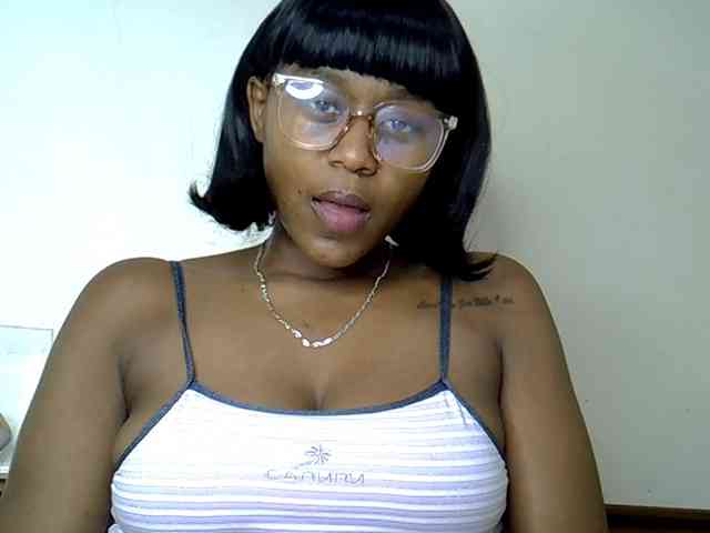 LAYLAAH webcam