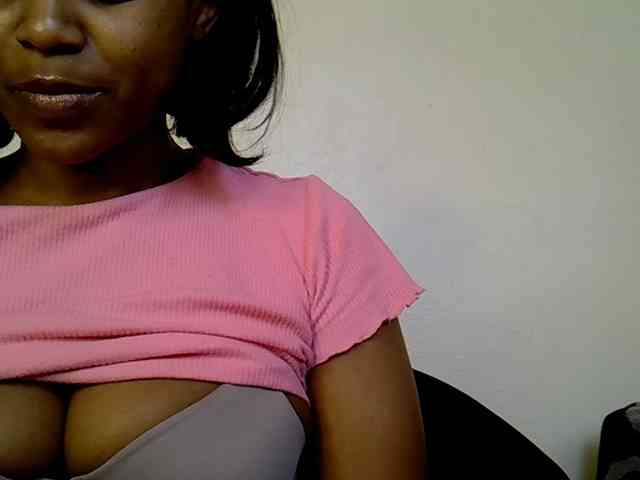 LAYLAAH webcam