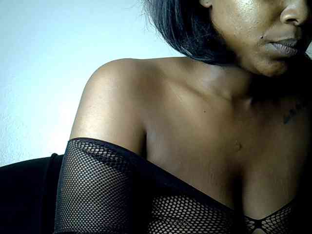 Model: LAYLAAH