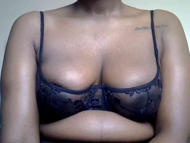 LAYLAAH webcam