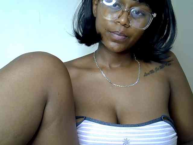 LAYLAAH webcam