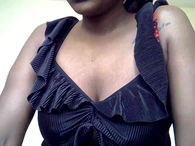 LAYLAAH webcam