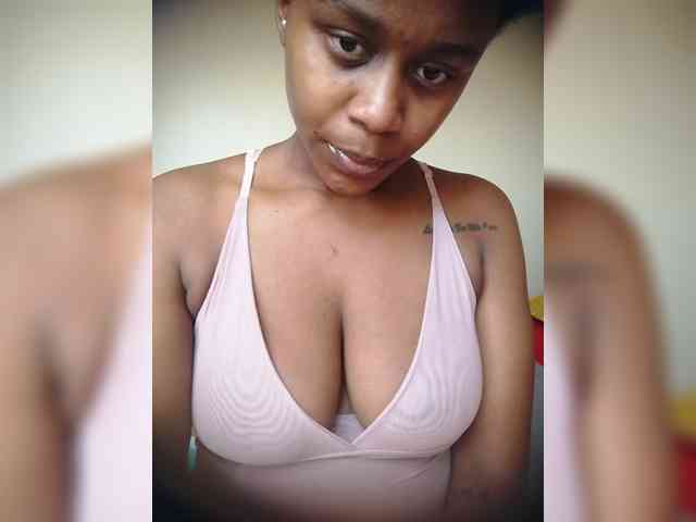 LAYLAAH webcam