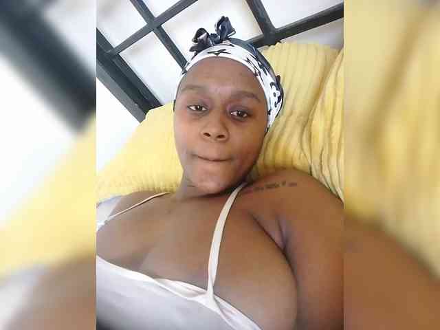 LAYLAAH webcam