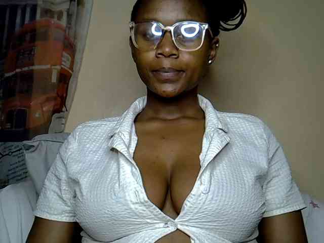 LAYLAAH webcam