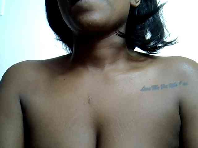 LAYLAAH webcam
