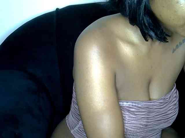 LAYLAAH webcam