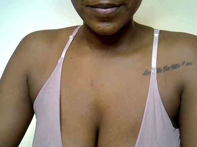 LAYLAAH webcam