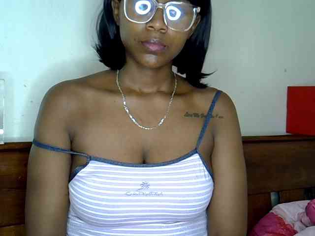 LAYLAAH webcam