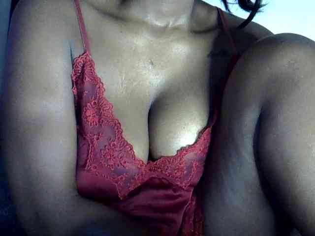 LAYLAAH webcam