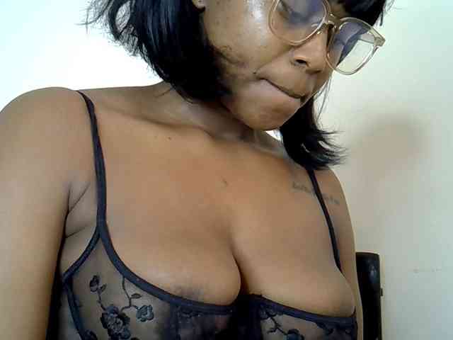 Model: LAYLAAH