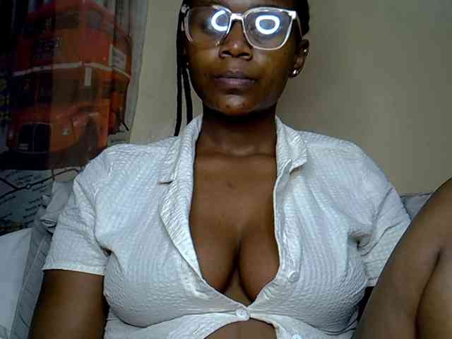 LAYLAAH webcam