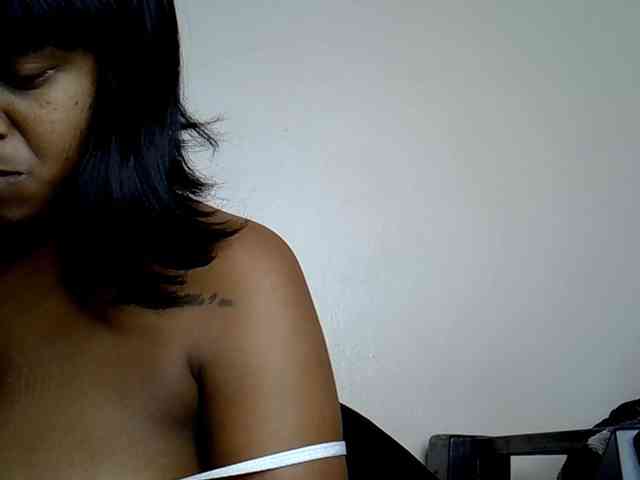 LAYLAAH webcam