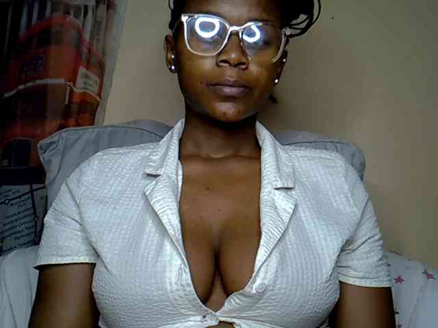 LAYLAAH webcam