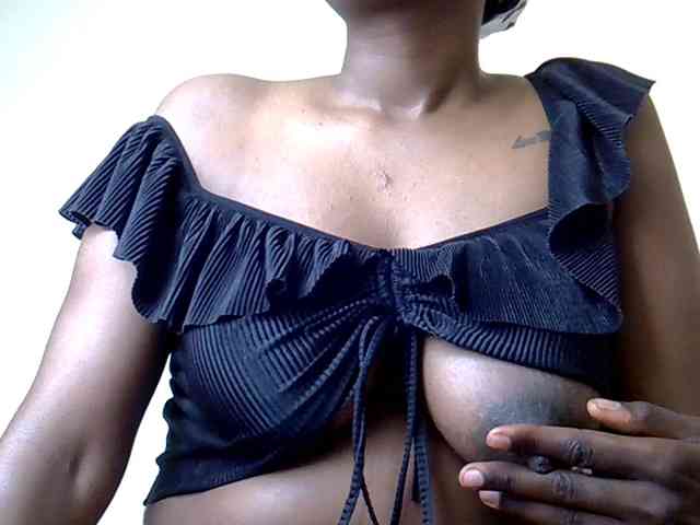 LAYLAAH webcam