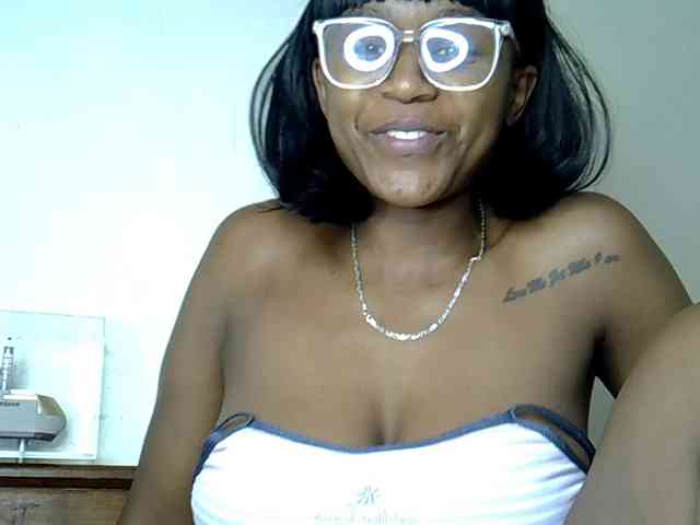 LAYLAAH webcam
