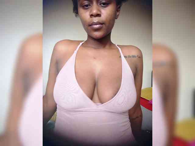 LAYLAAH webcam