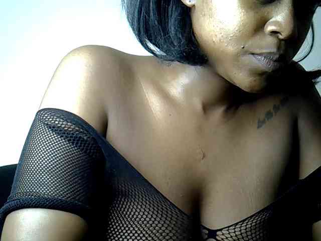 LAYLAAH webcam