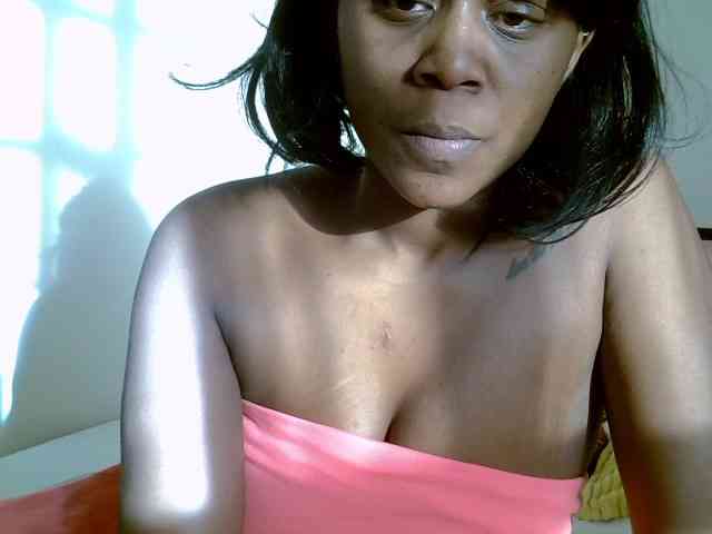 LAYLAAH webcam
