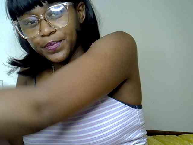 LAYLAAH webcam