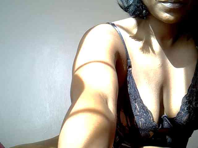 MDIVAH's webcam live show