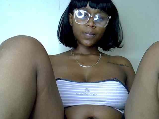 LAYLAAH webcam