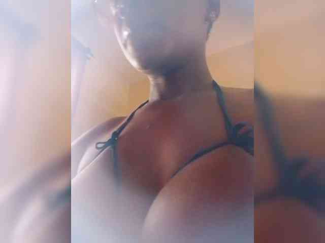Modella: LAYLAAH