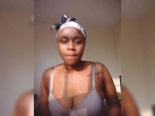 LAYLAAH webcam