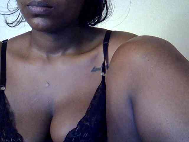 LAYLAAH webcam