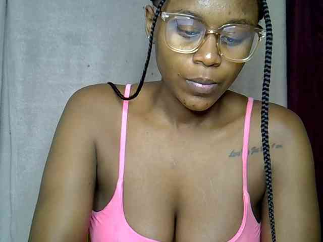 LAYLAAH webcam