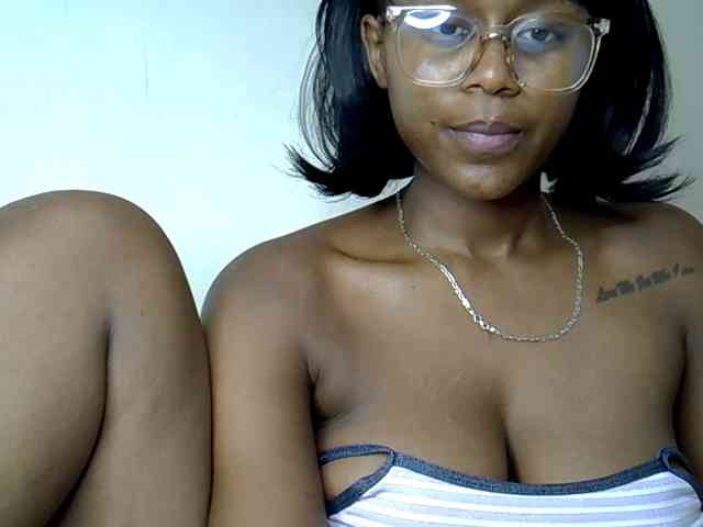 LAYLAAH webcam