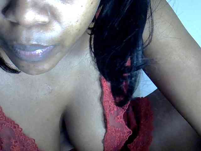 LAYLAAH webcam