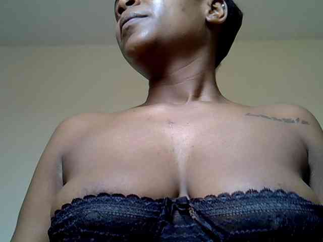 LAYLAAH webcam