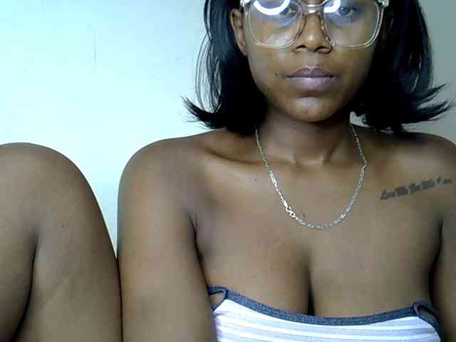 LAYLAAH webcam
