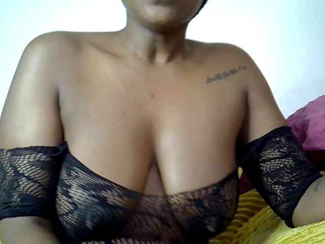 LAYLAAH webcam