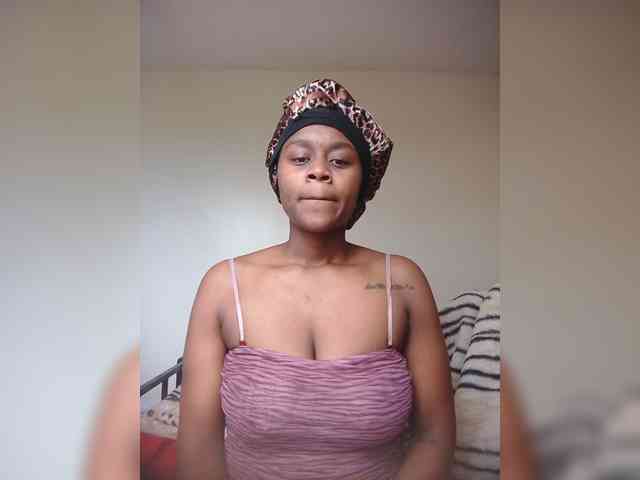 LAYLAAH webcam