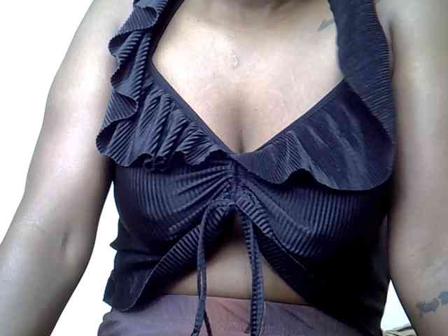 LAYLAAH webcam