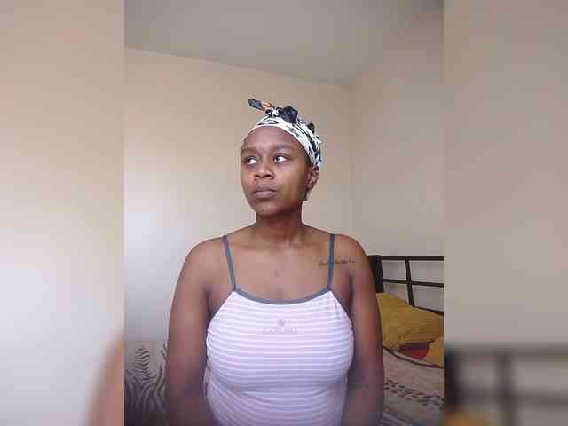 LAYLAAH webcam