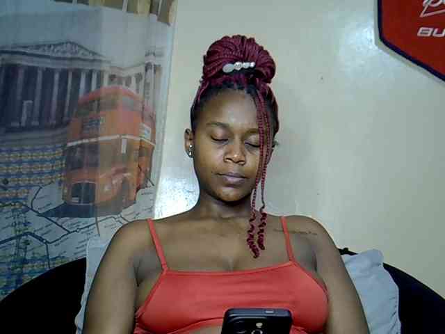 MDIVAH Live Webcam on BongaCams