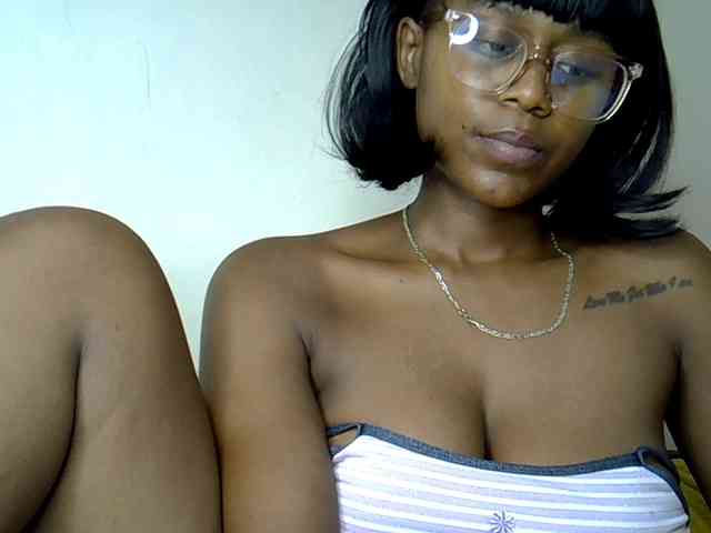 LAYLAAH webcam
