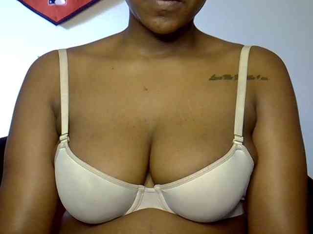 LAYLAAH webcam