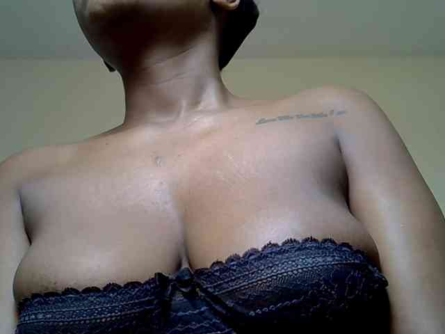 LAYLAAH webcam