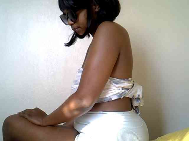 LAYLAAH webcam