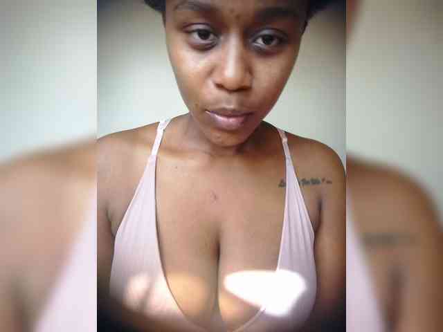 LAYLAAH webcam