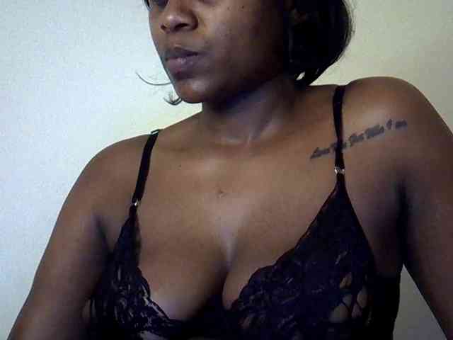 LAYLAAH webcam