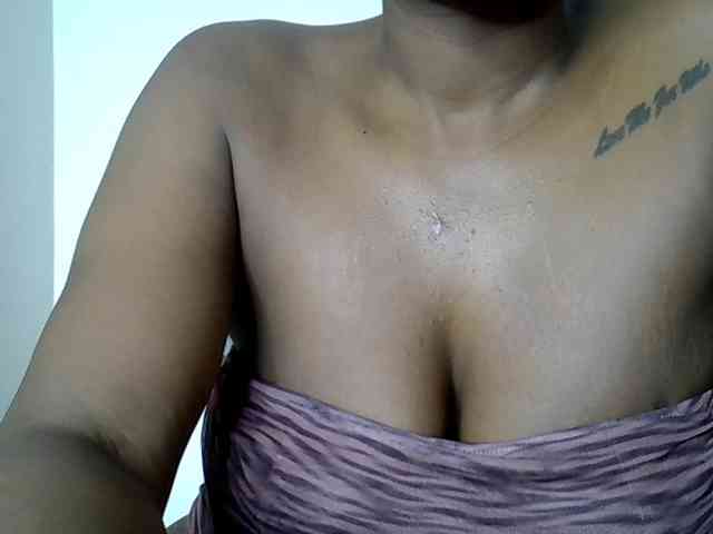 LAYLAAH webcam