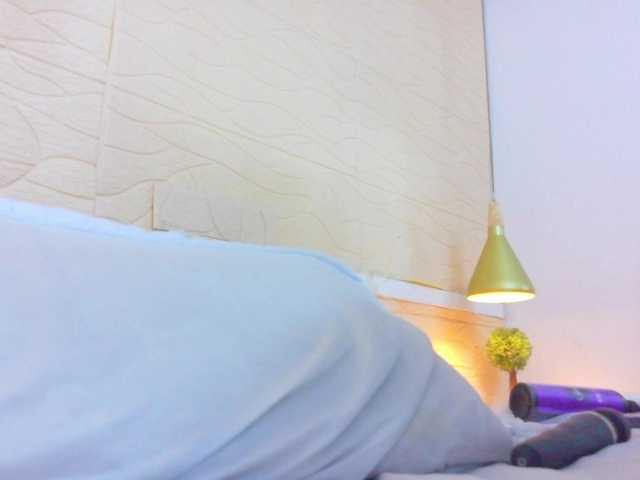 tiny-sarah1's BongaCams show and profile