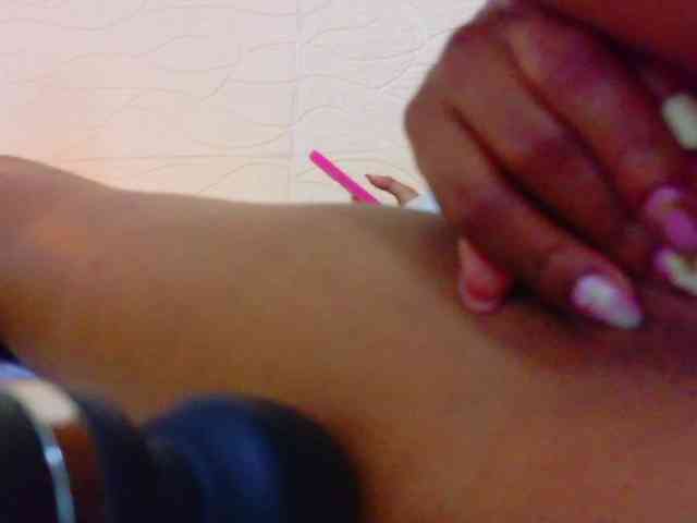 tiny-sarah1 Live Webcam on BongaCams